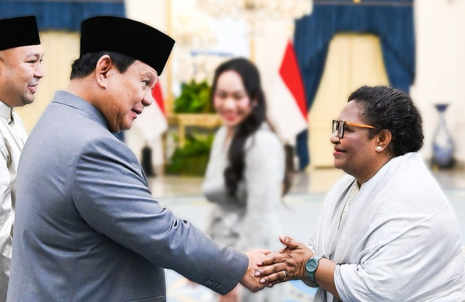 Wamendagri Ribka Haluk bersilaturahmi dalam momen Lebaran 2025 dengan Presiden Prabowo Subianto di Istana Kepresidenan, Jakarta. [Instagram]
